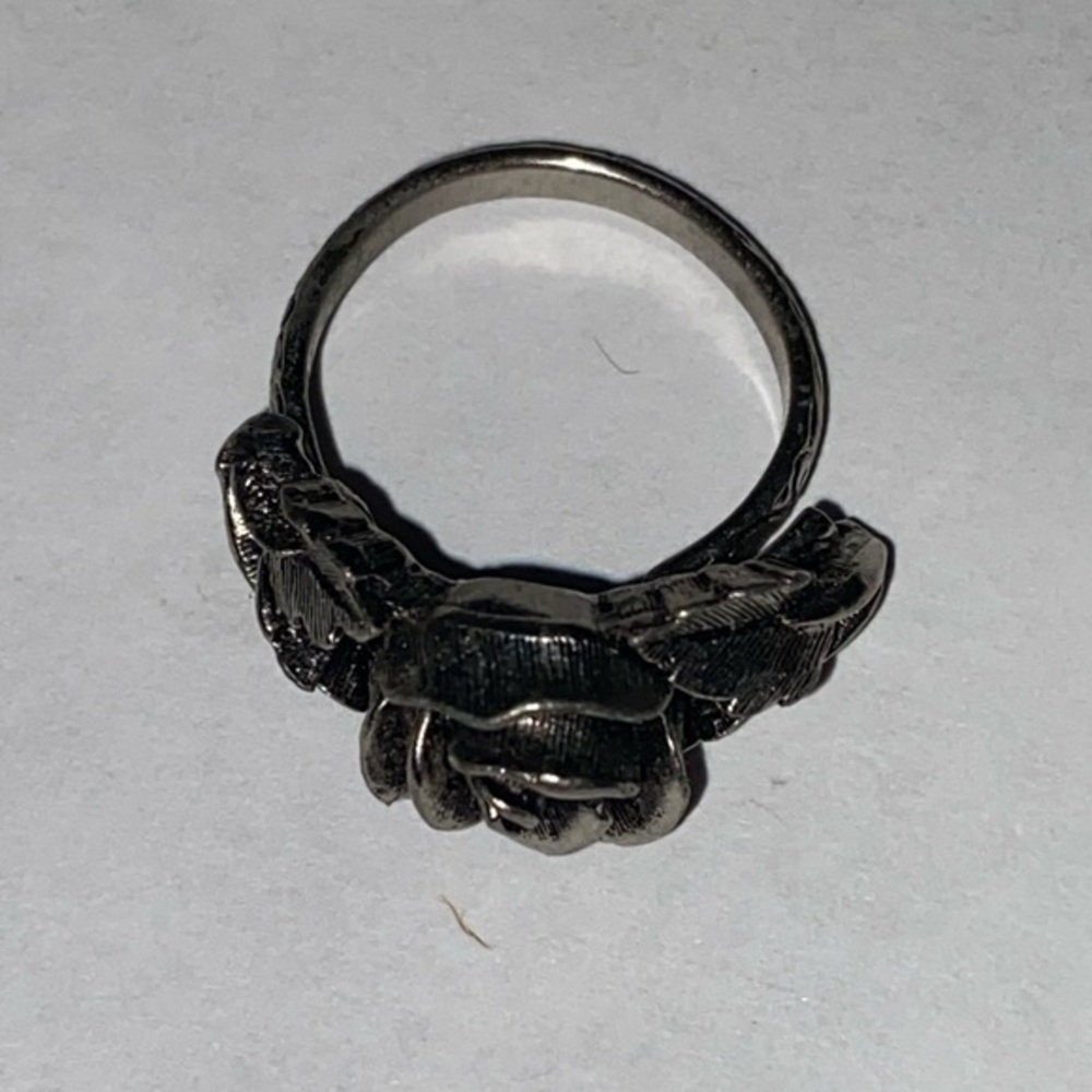 ๐ต Vintage Flower Silver Tone Ring - Picture 3 of 7